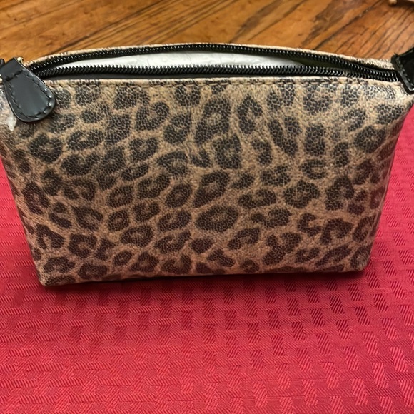 Anne Klein Animal Print Make Up Bag NWOT Excellent Graduation Gift - Picture 3 of 4